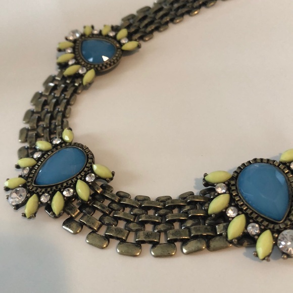 T & R gorgeous statement necklace - Picture 3 of 3